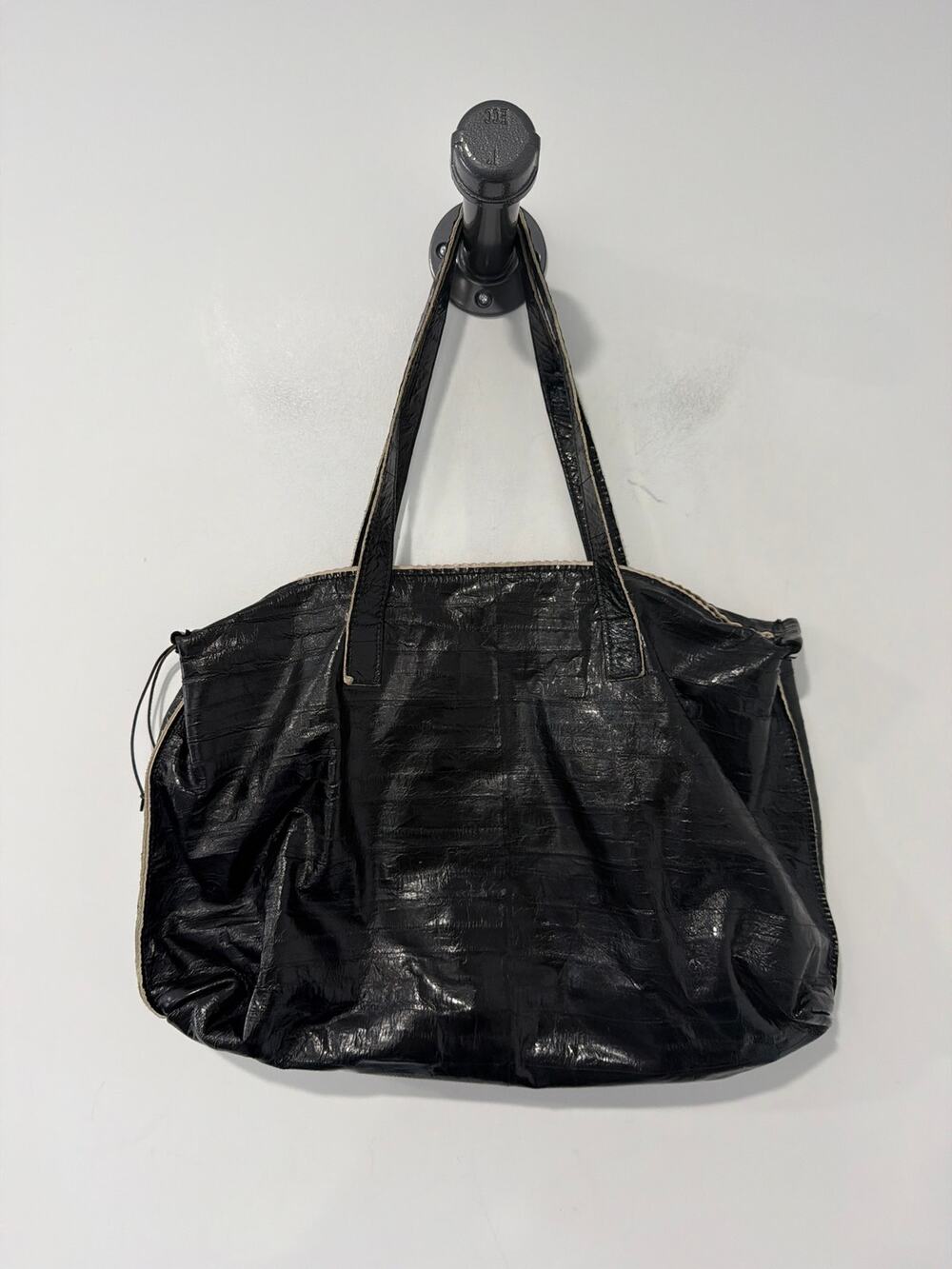 B. May Leather Zippered Tote Shoulder Bag Black
